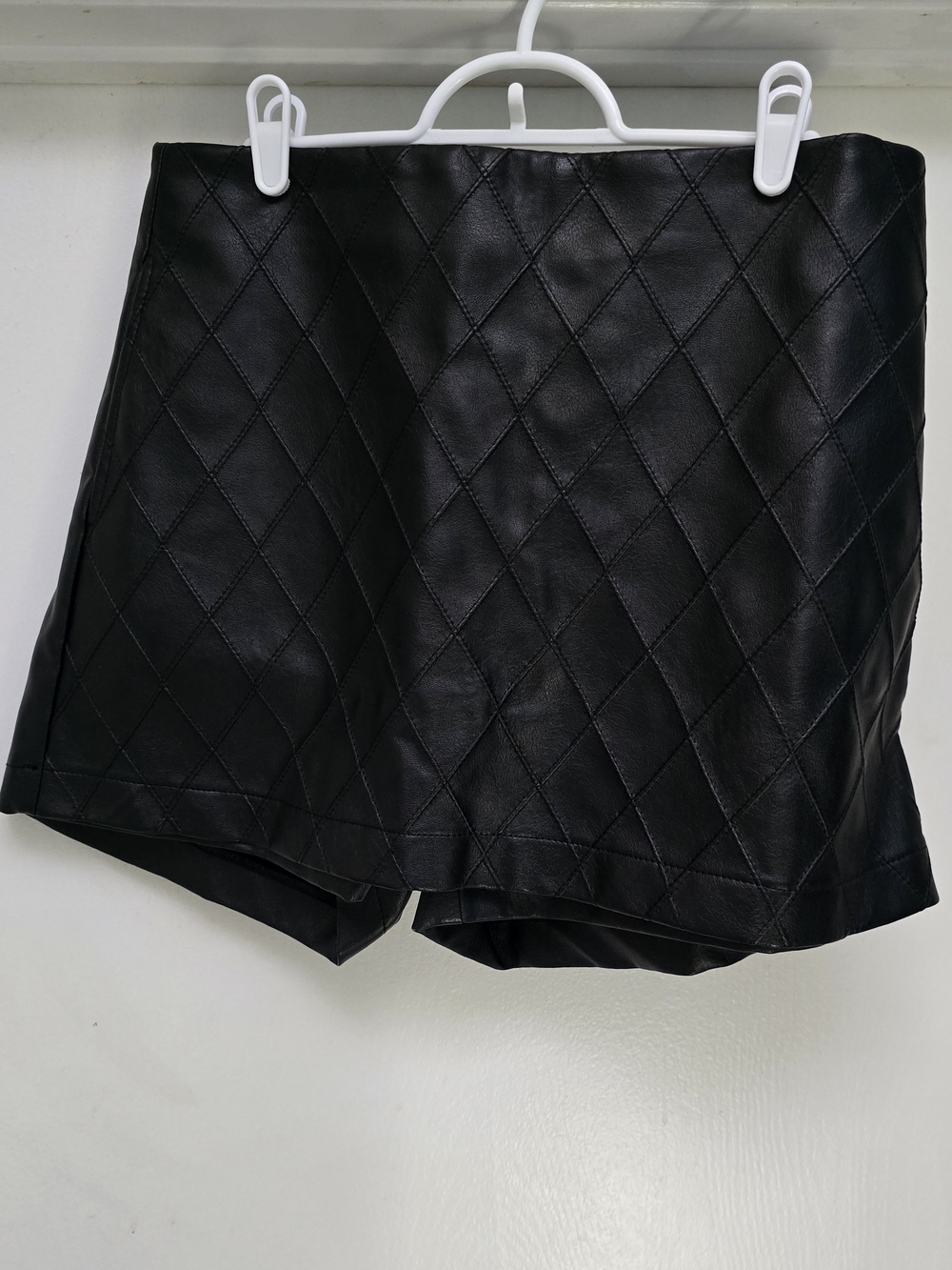 Entro Women's Quilted Faux Leather Skort Sz L